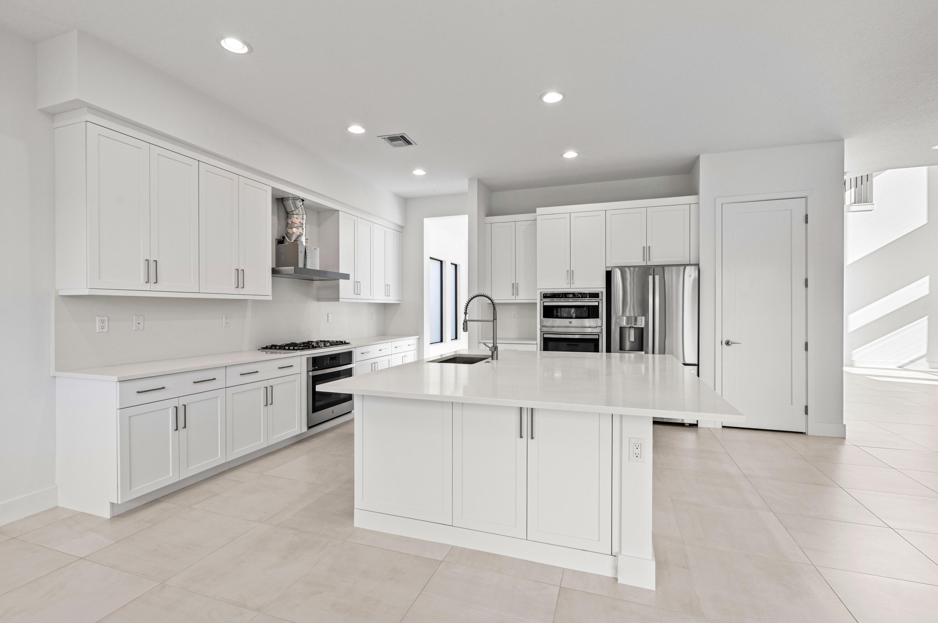 8360 Crystal Downs Avenue Boca Raton, FL 33434 - Photo 10 of 42 Kitchen