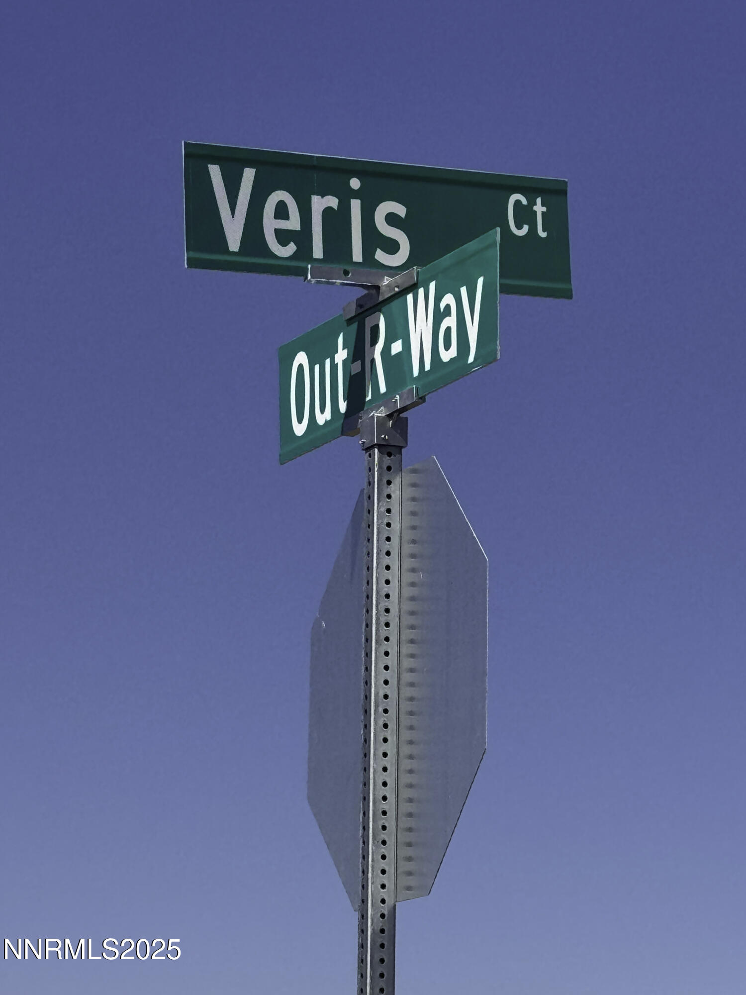 330 Veris Court, Unit 1 Gardnerville, NV 89410 - Photo 6 of 7 a close up of a street sign
