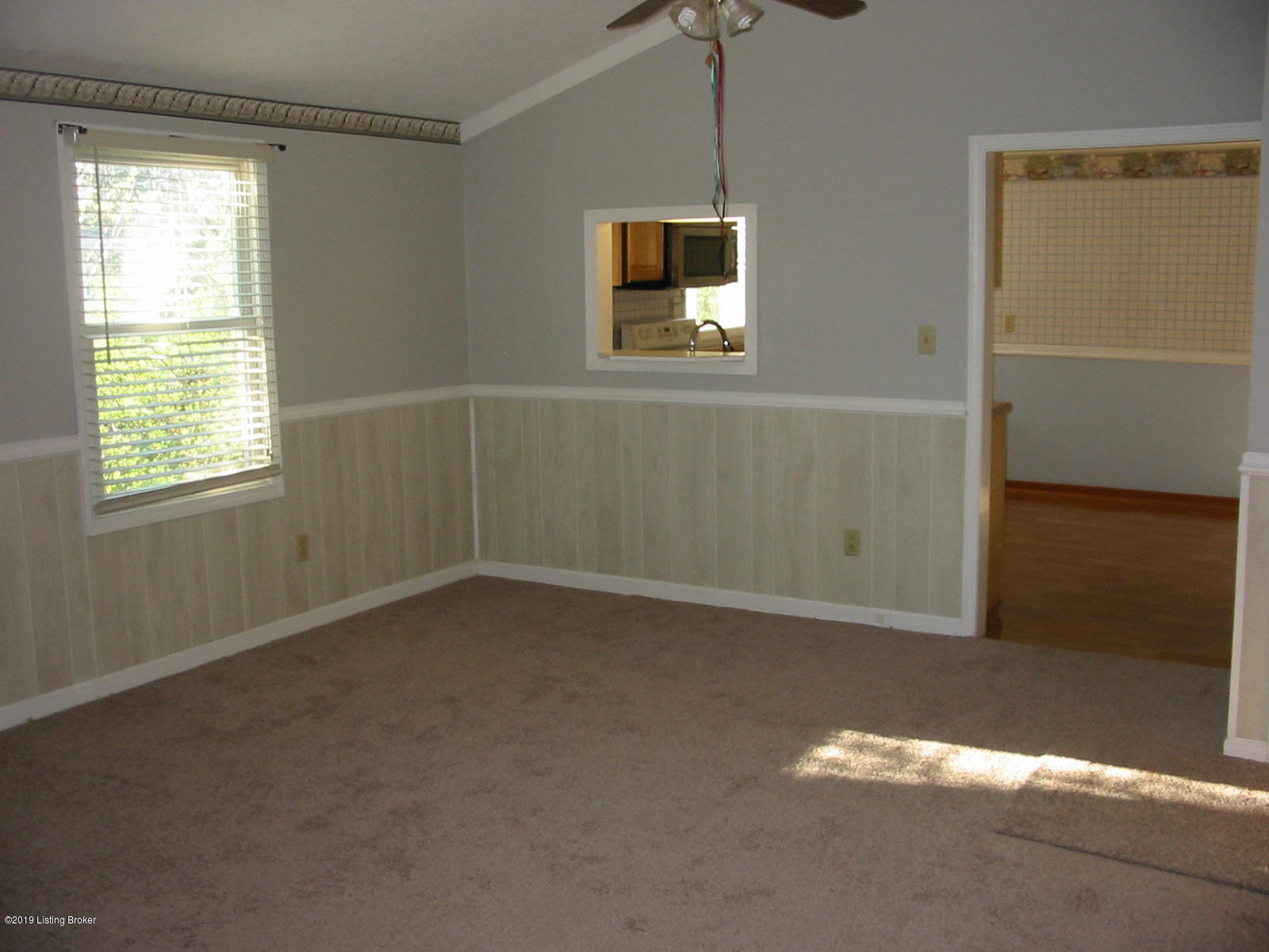 4621 Dover Road Louisville, KY 40216 - Photo 5 of 16 IMG_2872