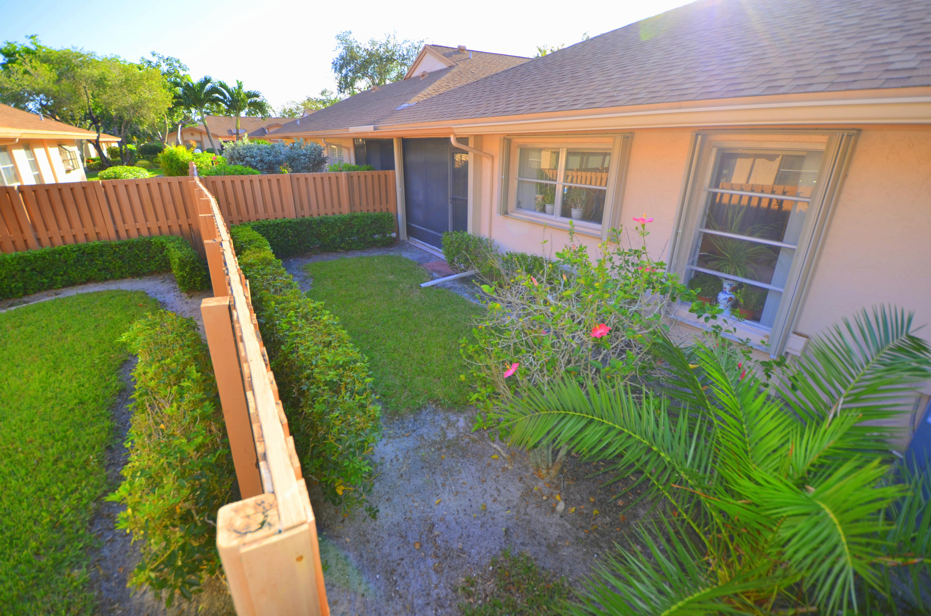 8202 Springtree Road Boca Raton, FL 33496 - Photo 22 of 28 side yard