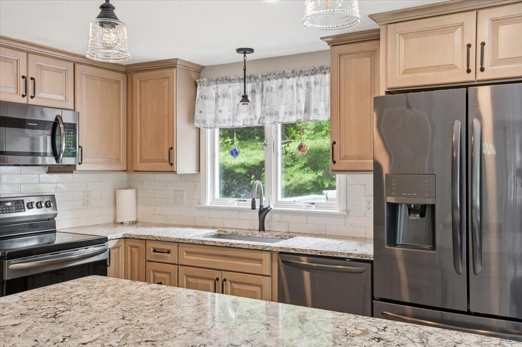 173 Bourne Road Plymouth, MA 02360 - Photo 9 of 34