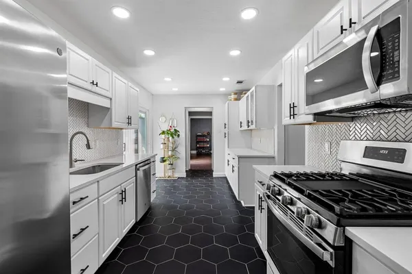 $330,000 | 2621 Jasmine Lane, Plano, TX 75074