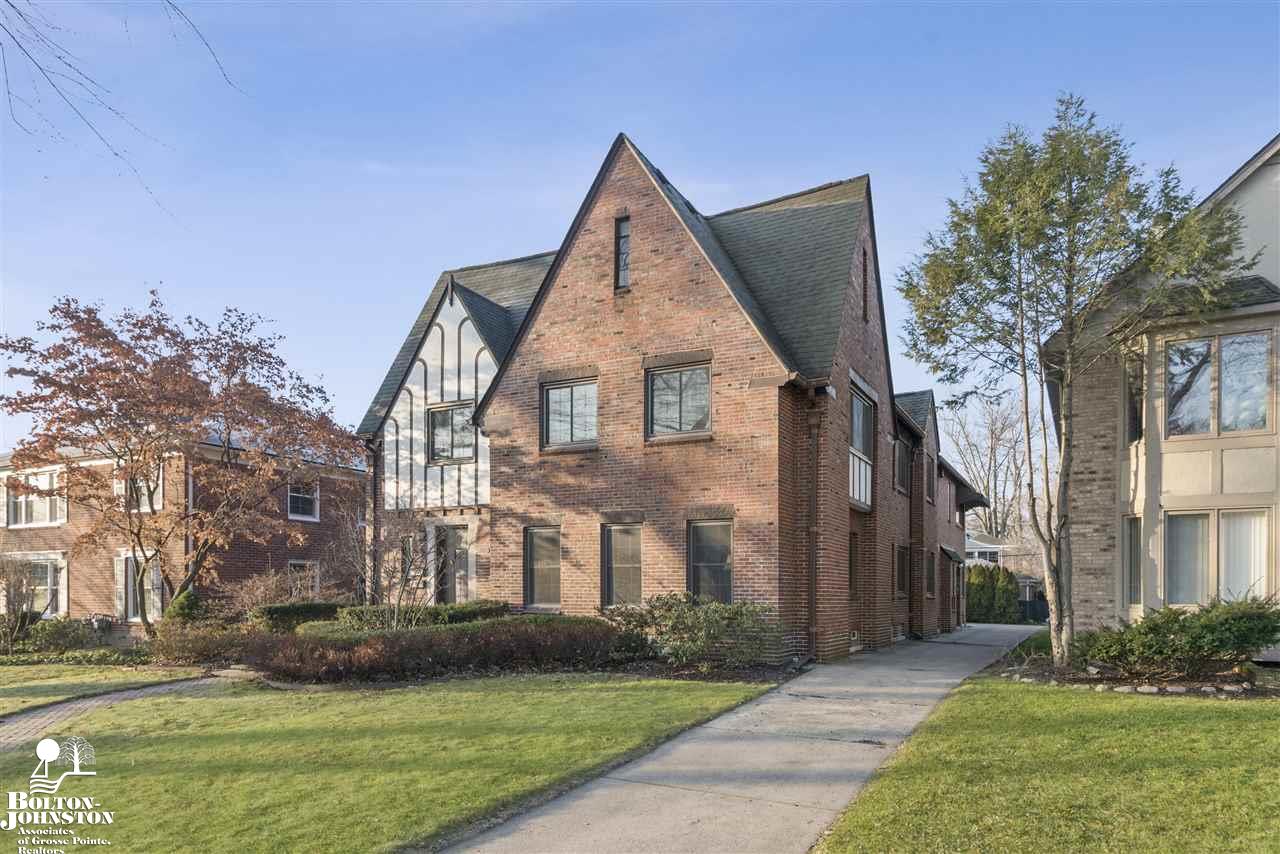 927 Harcourt Road Grosse Pointe, MI 48230 - Photo 3 of 18