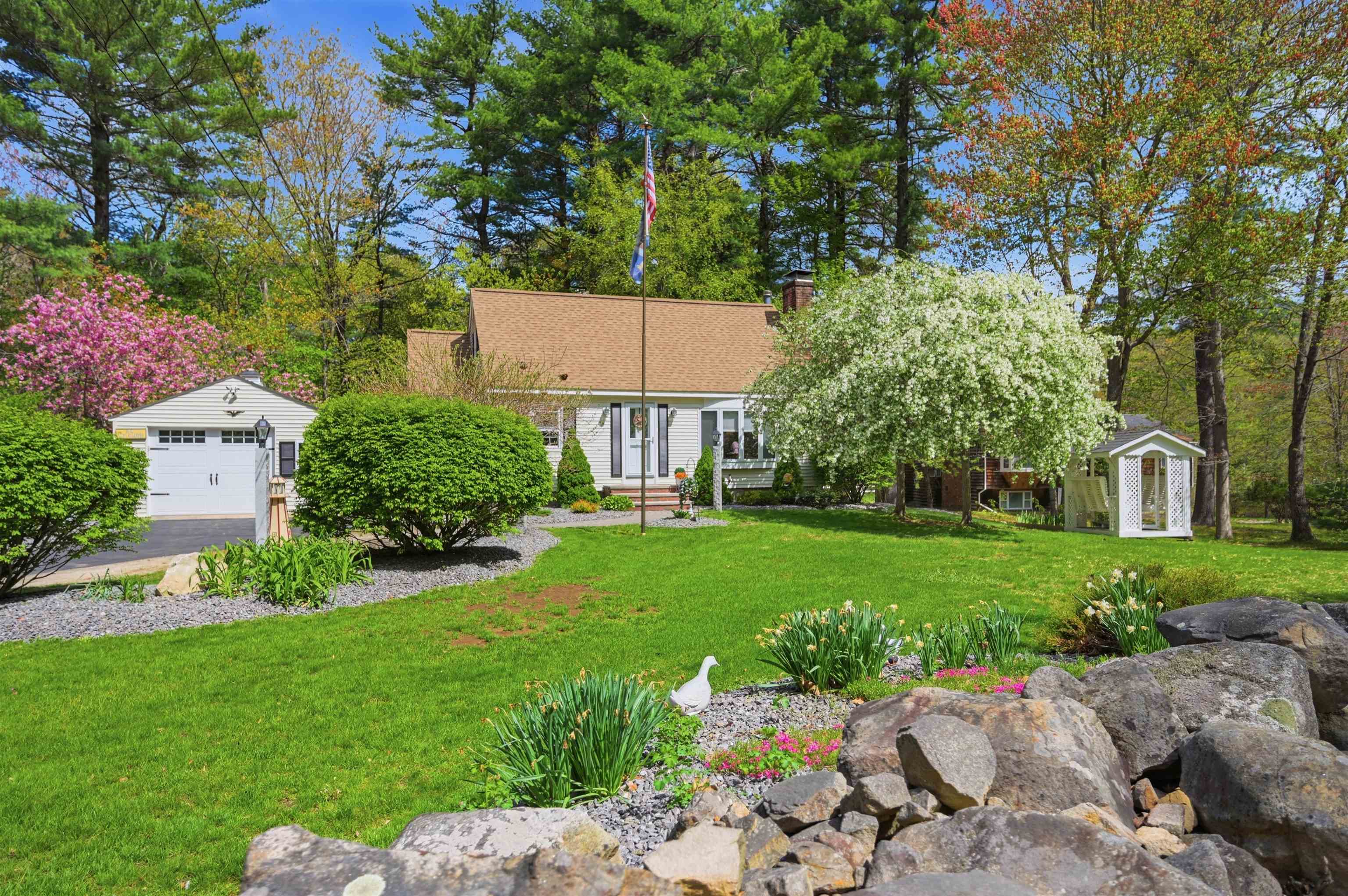 84 Woodridge Road Hampstead, NH 03826 - Photo 3 of 49