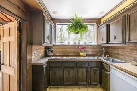 $2,495,000 | Undisclosed Address, Southampton, NY 11968