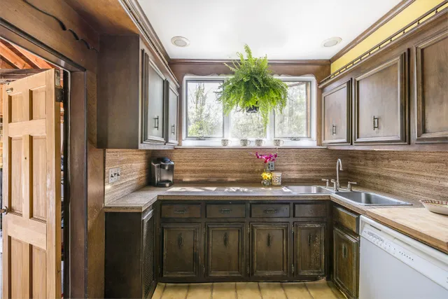 $2,495,000 | Undisclosed Address, Southampton, NY 11968