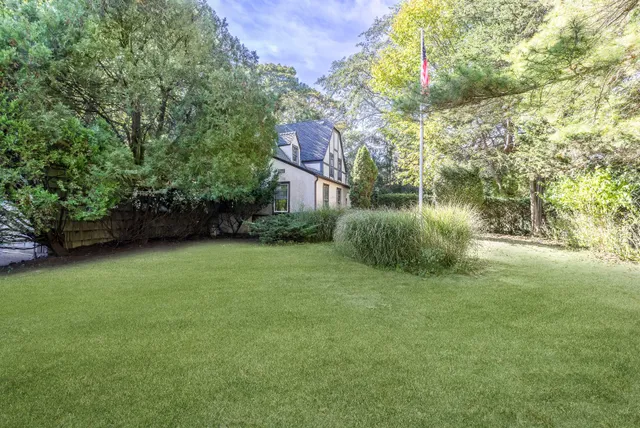 $2,495,000 | Undisclosed Address, Southampton, NY 11968