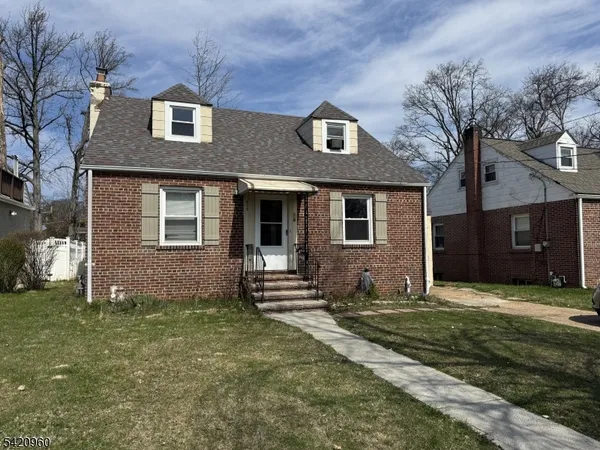 $3,300 | 413 East 7th Avenue, Roselle, NJ 07203