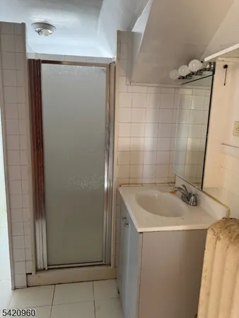 $3,300 | 413 East 7th Avenue, Roselle, NJ 07203