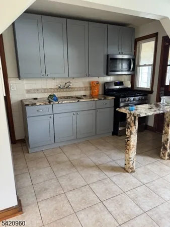 $3,300 | 413 East 7th Avenue, Roselle, NJ 07203