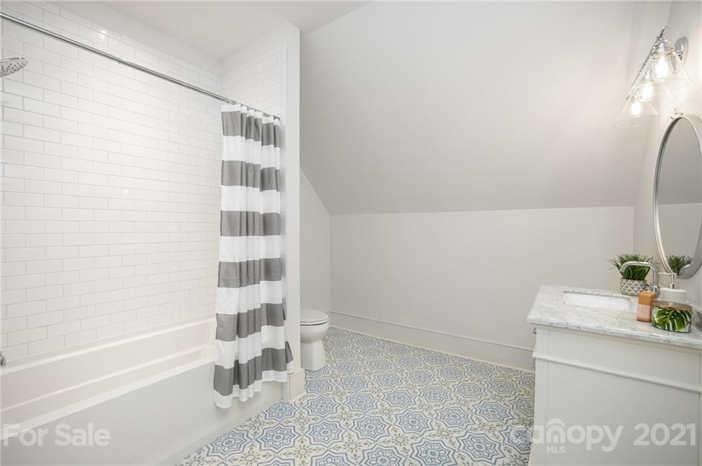 508 Westbury Road Charlotte, NC 28211 - Photo 26 of 48 a bathroom with a bathtub and shower