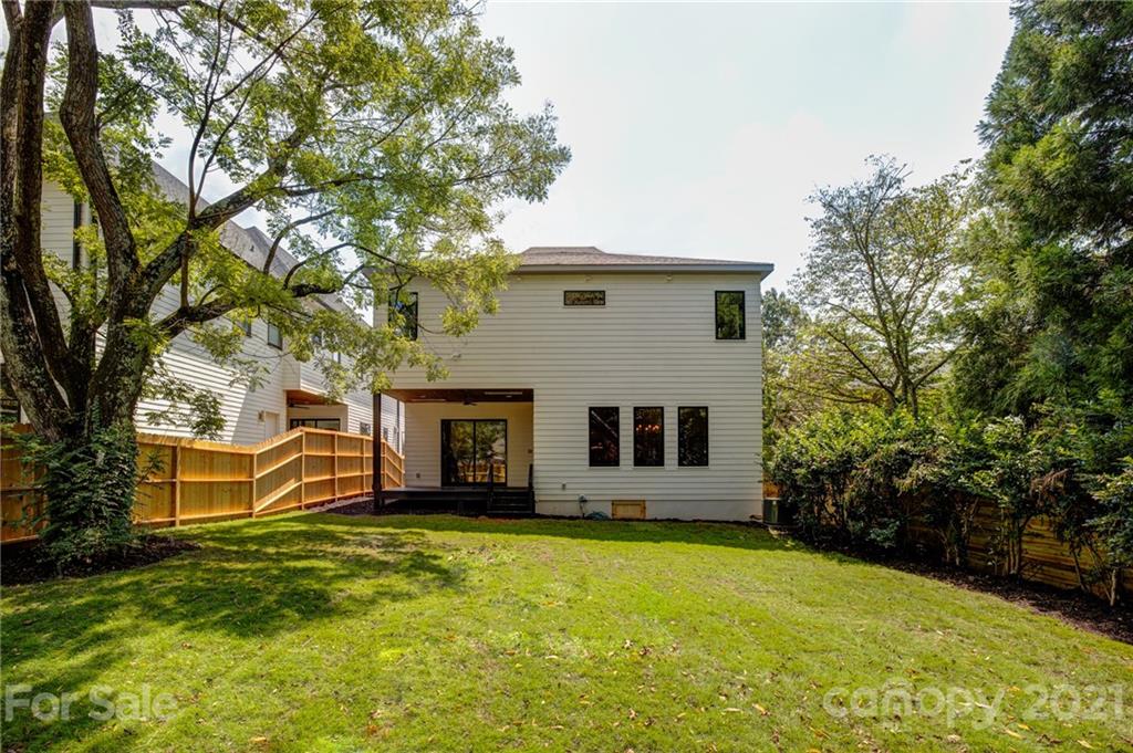 508 Westbury Road Charlotte, NC 28211 - Photo 42 of 48 a front view of house with yard