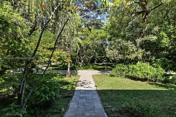 a view of a pathway both side of yard