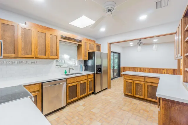 $7,600 | 6290 Southwest 86th Street, Miami, FL 33143