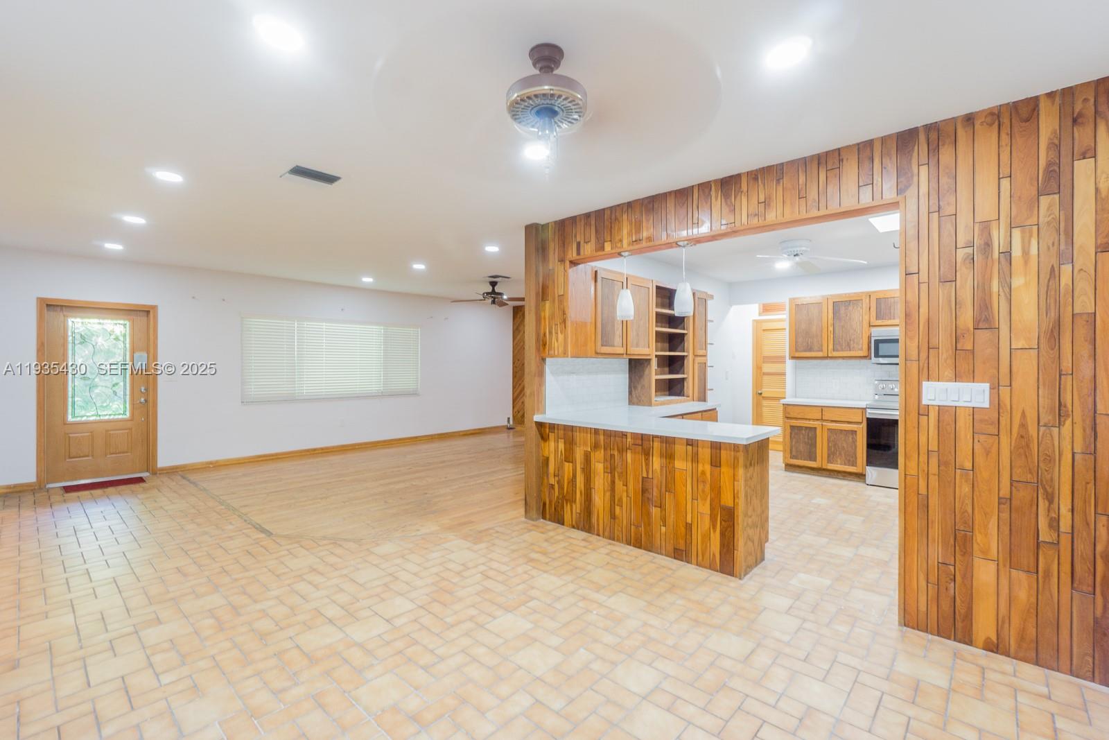 6290 Southwest 86th Street Miami, FL 33143 - Photo 6 of 13 Dining and Living Areas