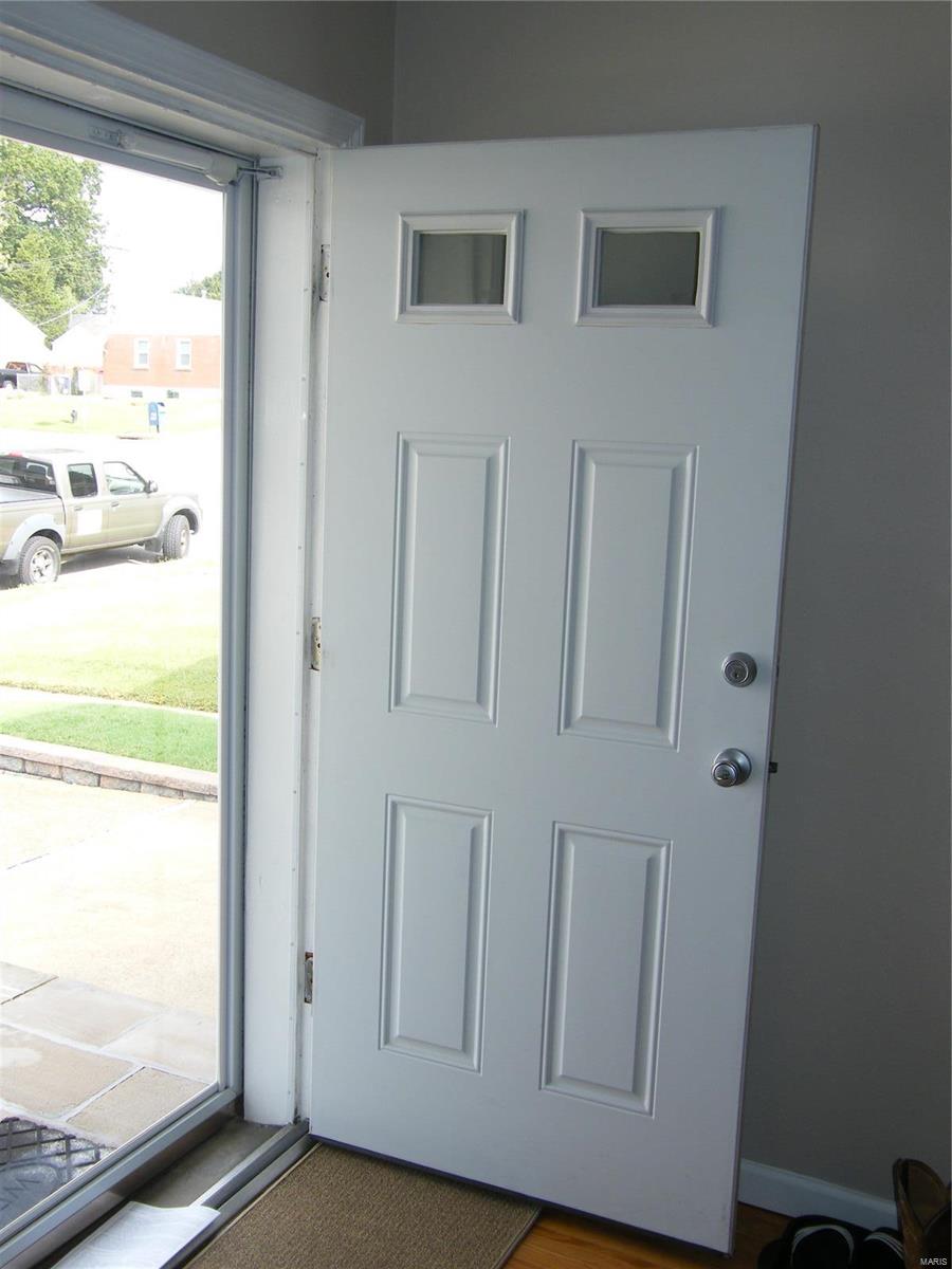 7402 Morgan Ford Road St. Louis, MO 63116 - Photo 4 of 28 Gallery Image 4