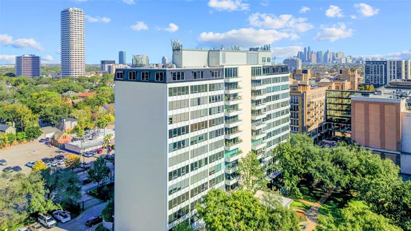 $319,000 | 2701 Westheimer Road, Unit 2D, Houston, TX 77098