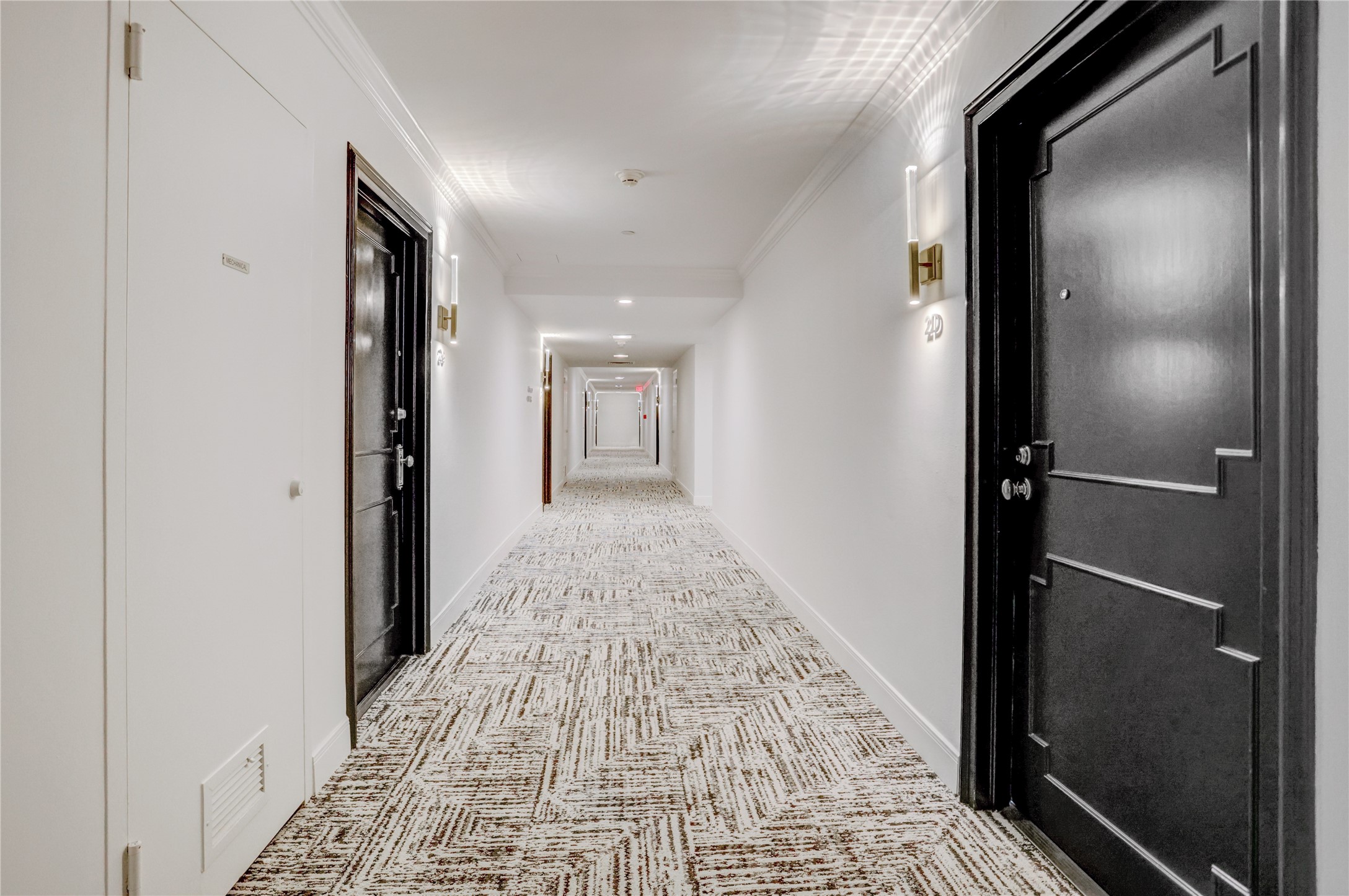 2701 Westheimer Road, Unit 2D Houston, TX 77098 - Photo 5 of 48 a view of a hallway