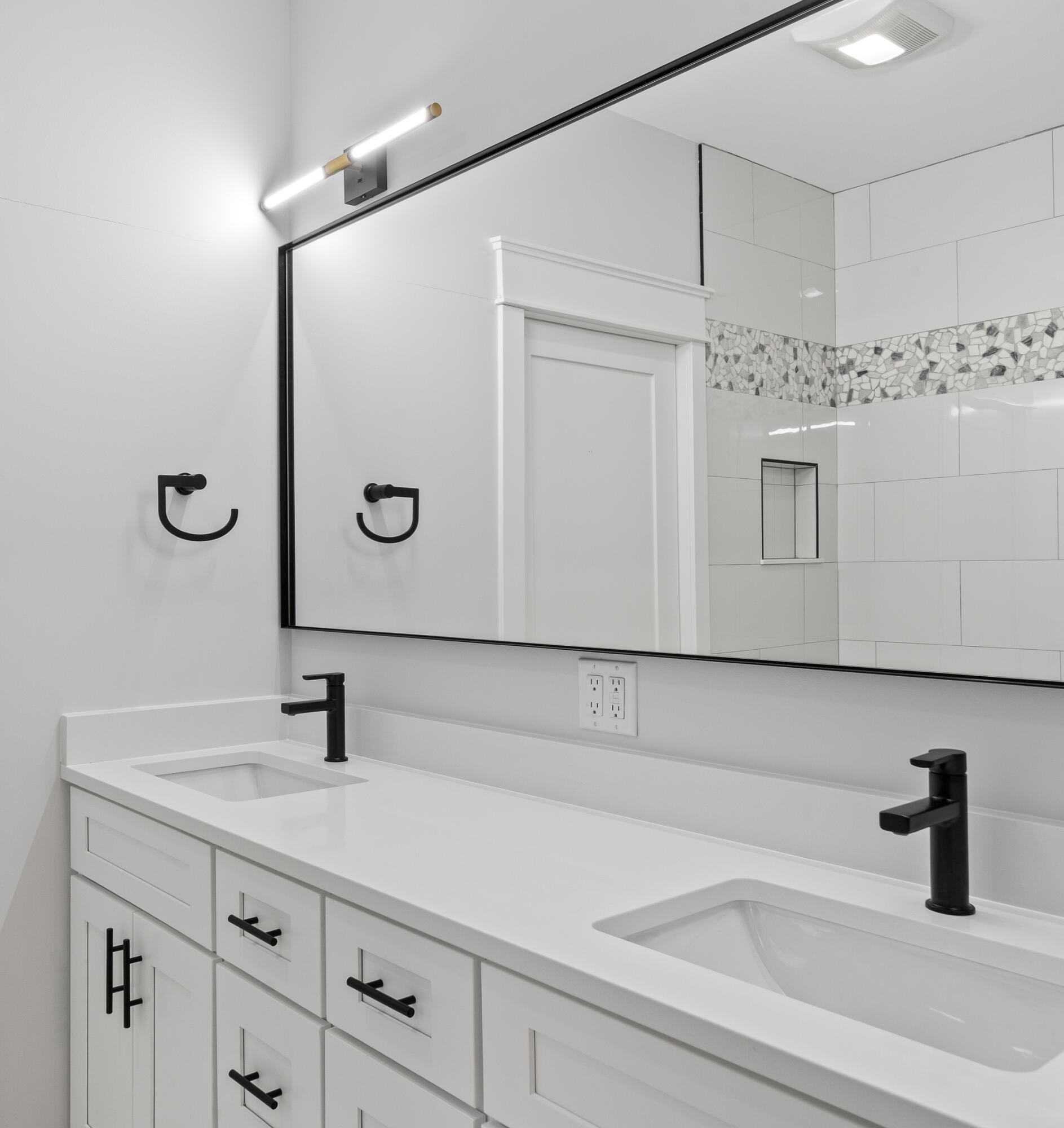 1620 Prestwick Drive, Unit 2043 Geneva, WI 53147 - Photo 50 of 81 1620 Prestwick Dr-51