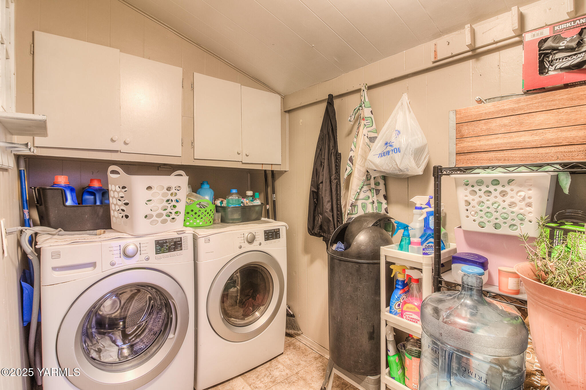 423 Wine Country Road Grandview, WA 98930 - Photo 12 of 14 a utility room with dryer and washer
