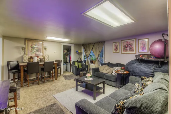 $264,900 | 423 Wine Country Road, Grandview, WA 98930