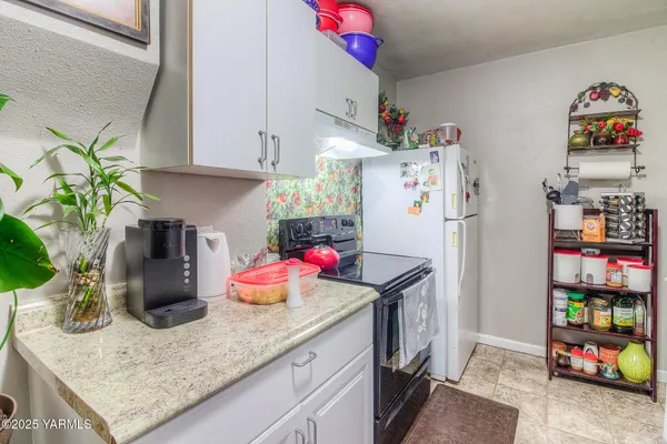 $264,900 | 423 Wine Country Road, Grandview, WA 98930