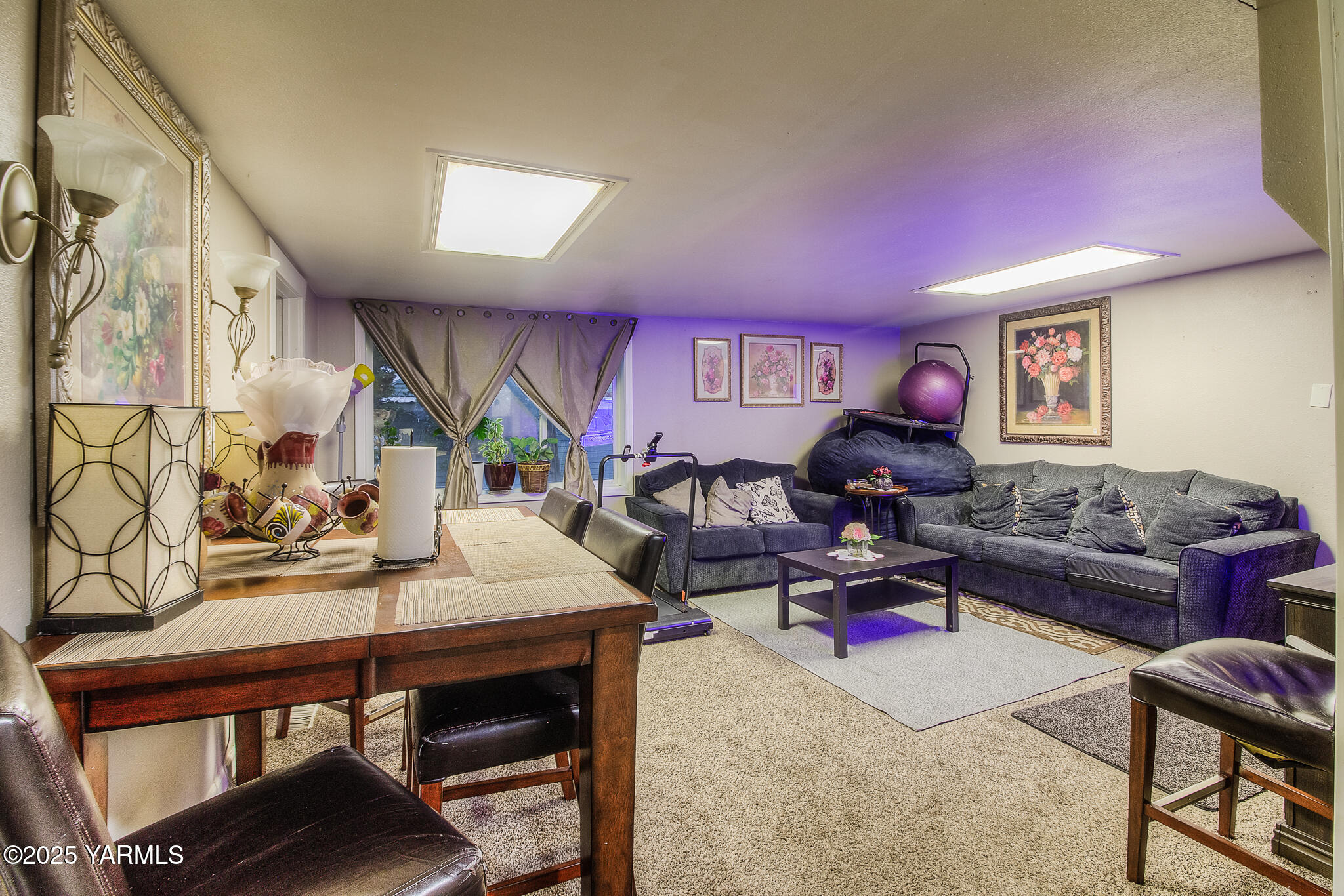 423 Wine Country Road Grandview, WA 98930 - Photo 7 of 14 a living room with furniture and a rug