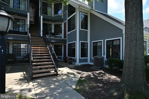 $330,000 | 6008 Ellesmere Court, Unit 17B, Alexandria, VA 22315