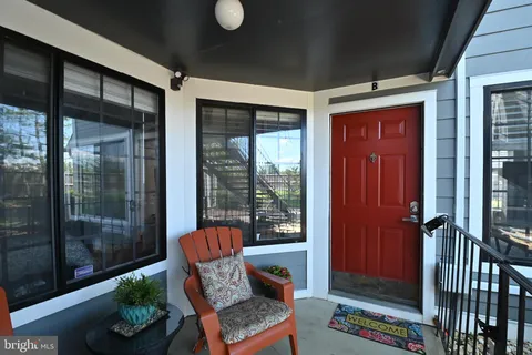 $330,000 | 6008 Ellesmere Court, Unit 17B, Alexandria, VA 22315
