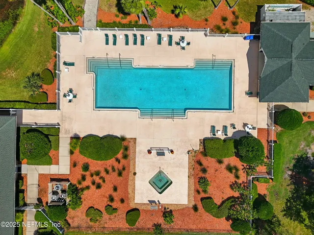 a view of a tennis court