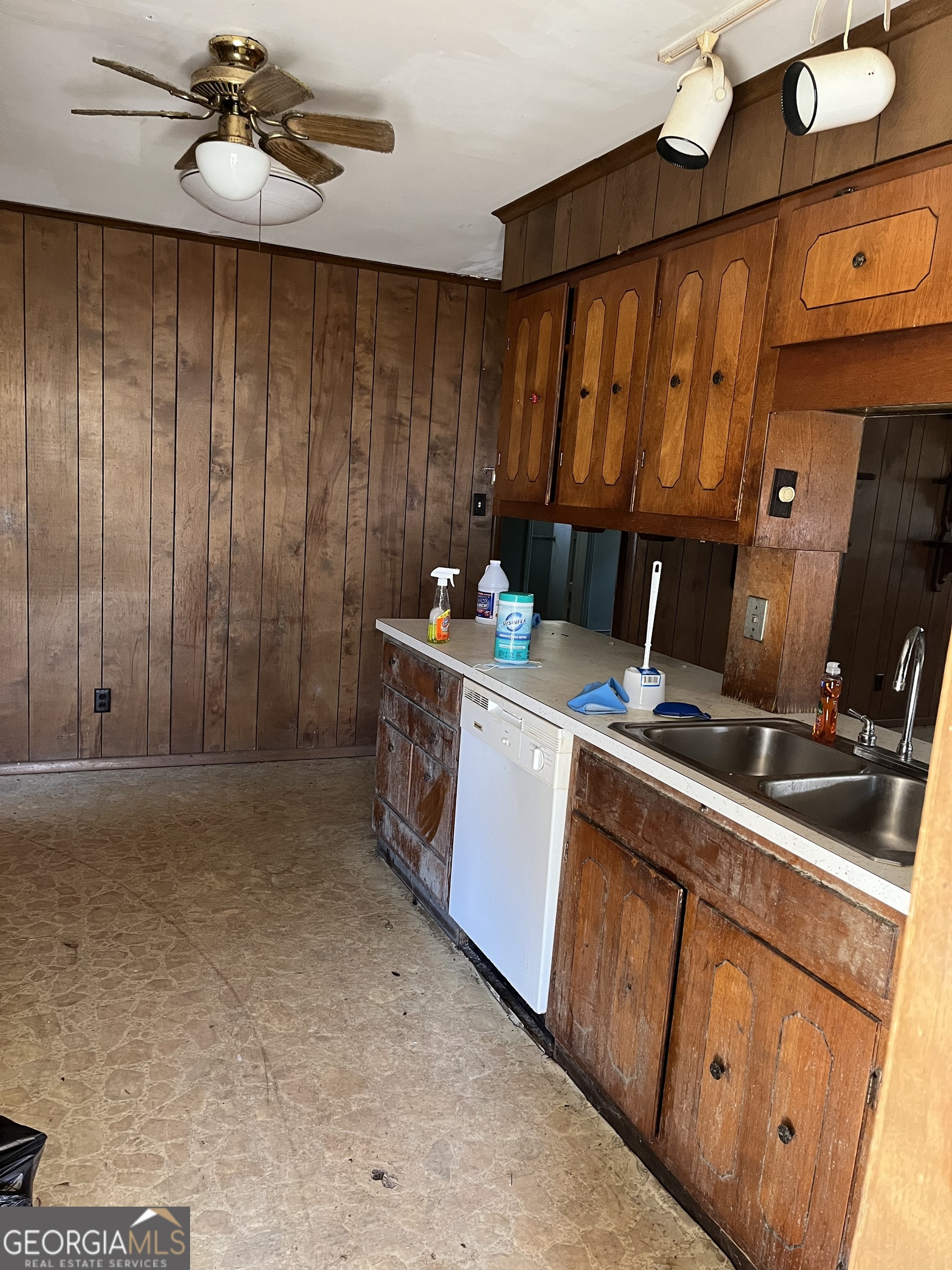 3450 Travis Boulevard Macon, GA 31206 - Photo 5 of 7 a room with storage and utility