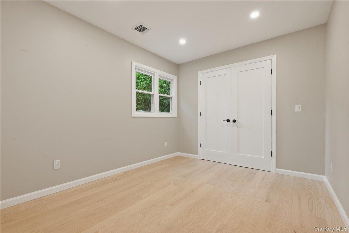 7 Surrey Road Massapequa, NY 11758 - Photo 13 of 31