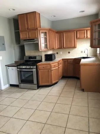 $3,450 | 14 Dyer Street, Unit 3, Boston, MA 02124