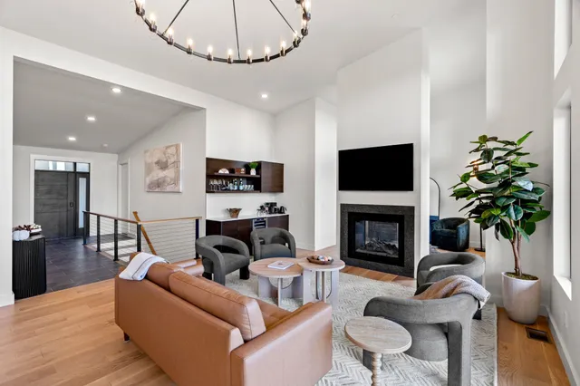 $1,349,999 | 162 Pond Road, Campton, NH 03223