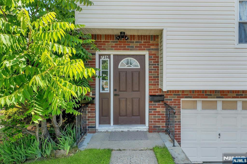 726 Saddle River Road Saddle Brook, NJ 07663 - Photo 2 of 32