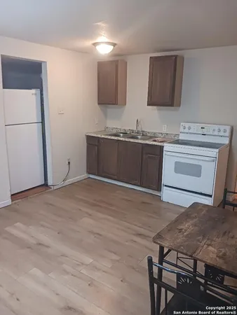 $700 | 614 Verne Street, Unit B, San Antonio, TX 78221