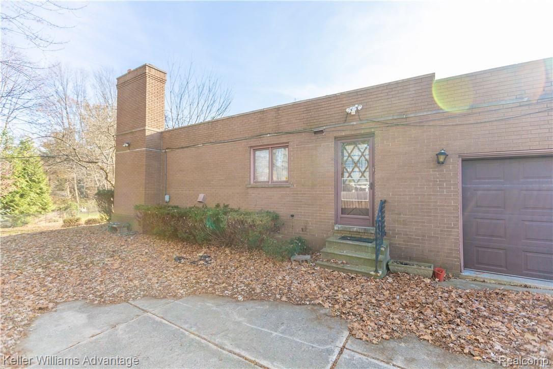 16724 Farmington Road Livonia, MI 48154 - Photo 49 of 57 Garage