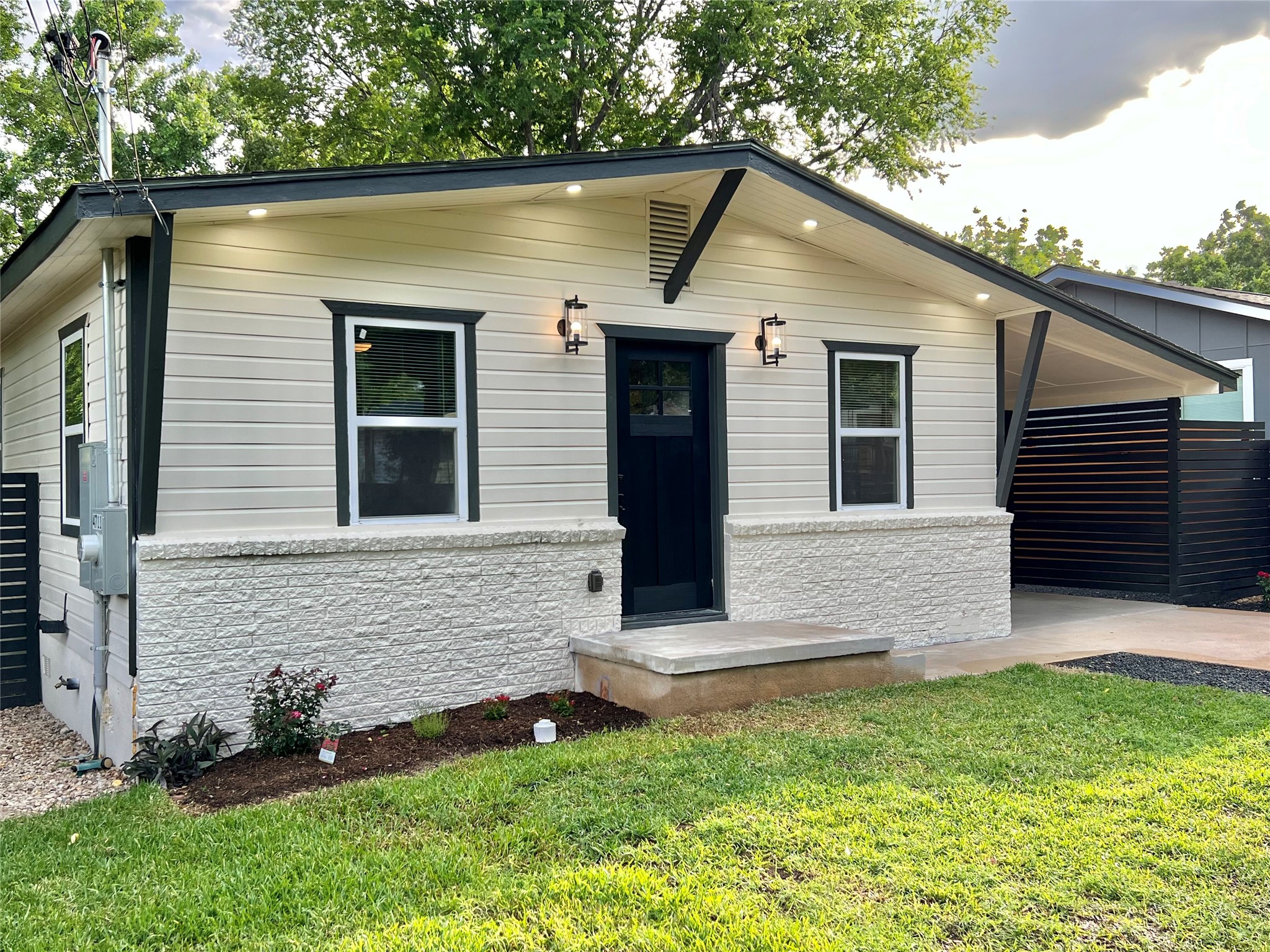 4711 Bandera Road Austin, TX 78721 - Photo 2 of 2
