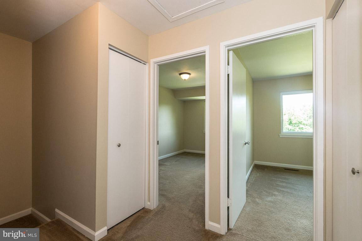 19551 Transhire Road Gaithersburg, MD 20886 - Photo 16 of 30 Upper level - (ceiling light fixture in all BRs)