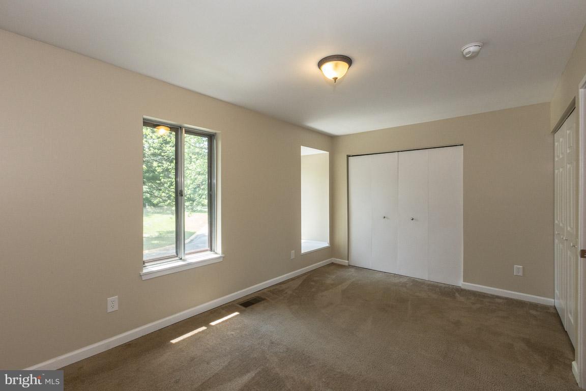 19551 Transhire Road Gaithersburg, MD 20886 - Photo 17 of 30 Master Bedroom spacious and neutral!