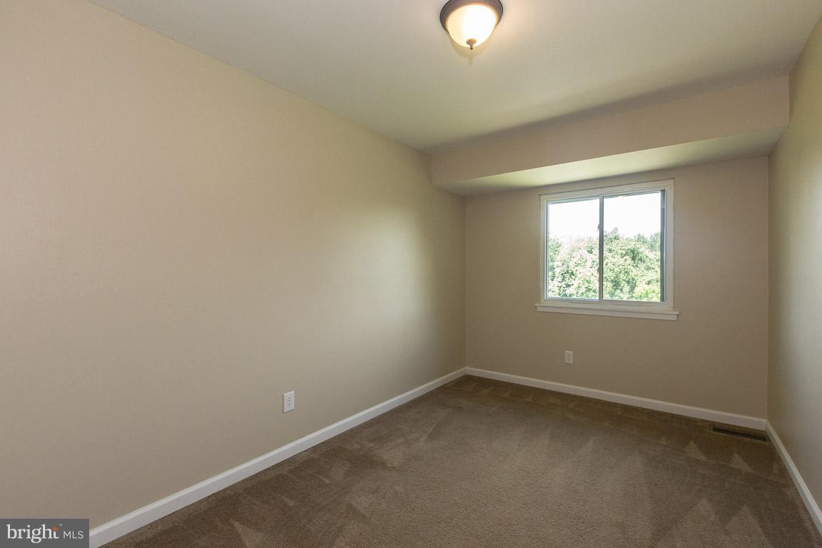 19551 Transhire Road Gaithersburg, MD 20886 - Photo 24 of 30 Bedroom #3