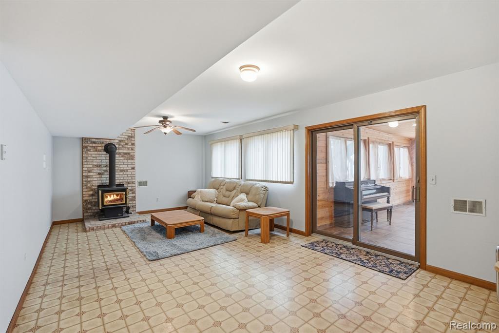 5436 North Lakeshore Road Deckerville, MI 48427 - Photo 6 of 48
