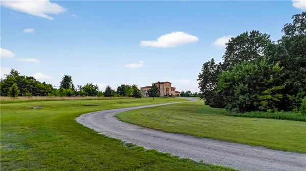 $1,900,000 | 2343 North 600 Road, Edgerton, KS 66021