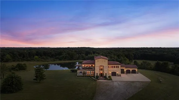 $1,900,000 | 2343 North 600 Road, Edgerton, KS 66021