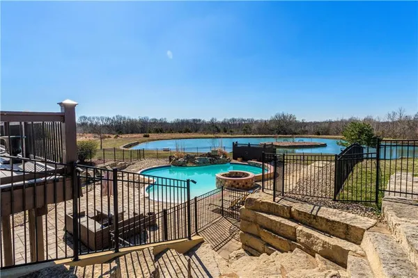 $1,900,000 | 2343 North 600 Road, Edgerton, KS 66021