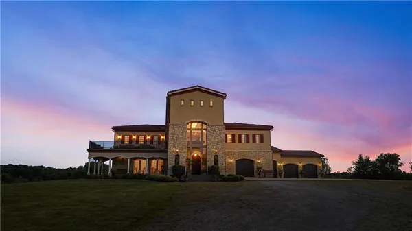 $1,900,000 | 2343 North 600 Road, Edgerton, KS 66021