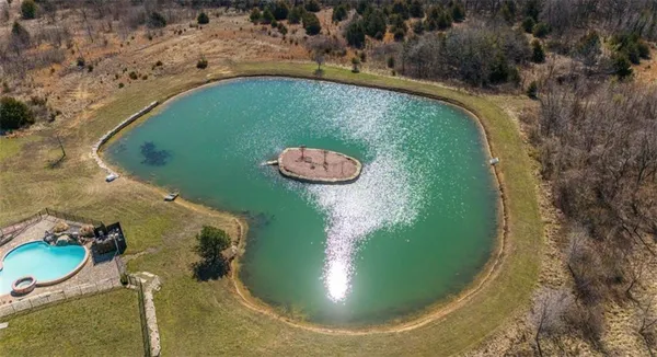 $1,900,000 | 2343 North 600 Road, Edgerton, KS 66021