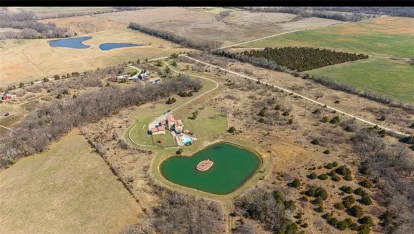 $1,900,000 | 2343 North 600 Road, Edgerton, KS 66021
