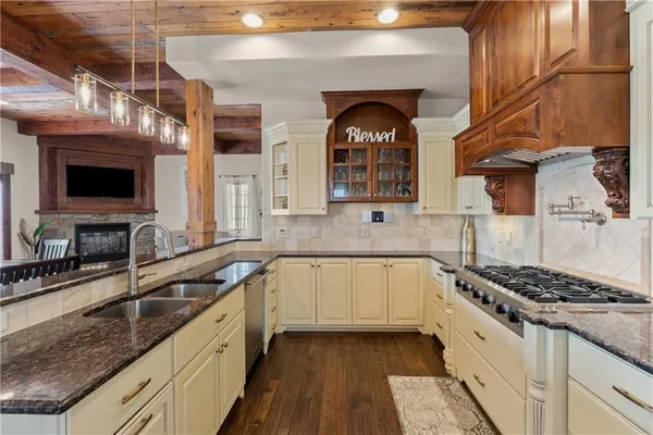 $1,900,000 | 2343 North 600 Road, Edgerton, KS 66021