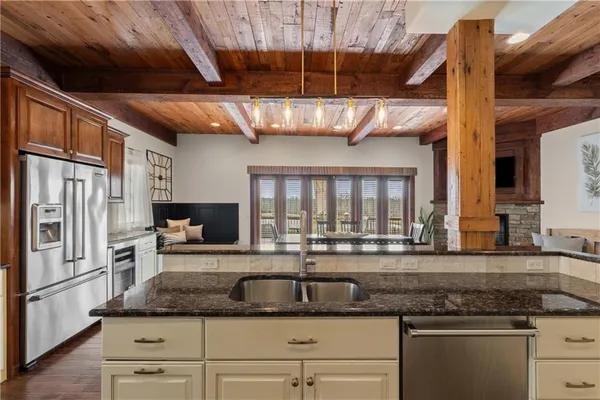 $1,900,000 | 2343 North 600 Road, Edgerton, KS 66021